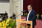 Frank Zeitler spricht in Mikrophon an Rednerpult