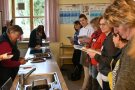 Schulungsteilnehmerinnen in der Küche der Hauswirtschaftsschule