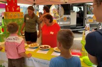 Junge Eltern am Volksfest Beratzhausen