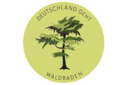 Logo von "Deutschland geht Waldbaden". Bestehend aus einem Baum in einem Kreis